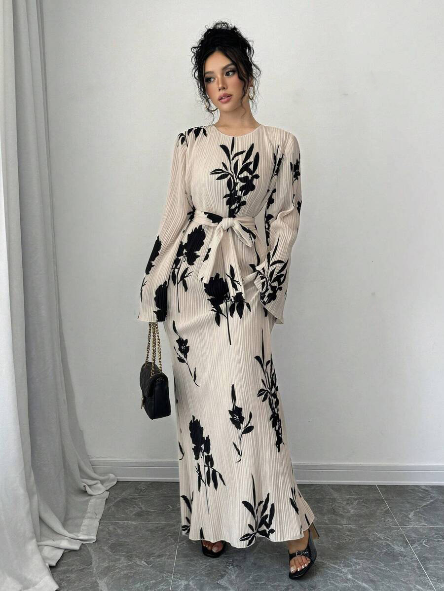 Designer women's autumn and winter new elegant pleated fabric trumpet long sleeved dress