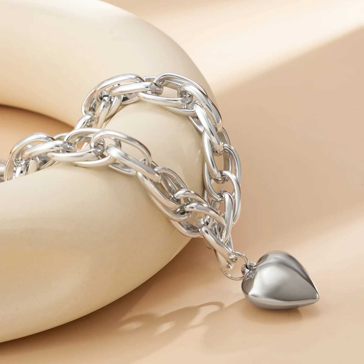 Hip Hop Thick Cross Chain With Heart Pendant Necklace for Women Chunky Short Choker Necklace Collar 2022 Fashion Jewelry on NeckXJ251024