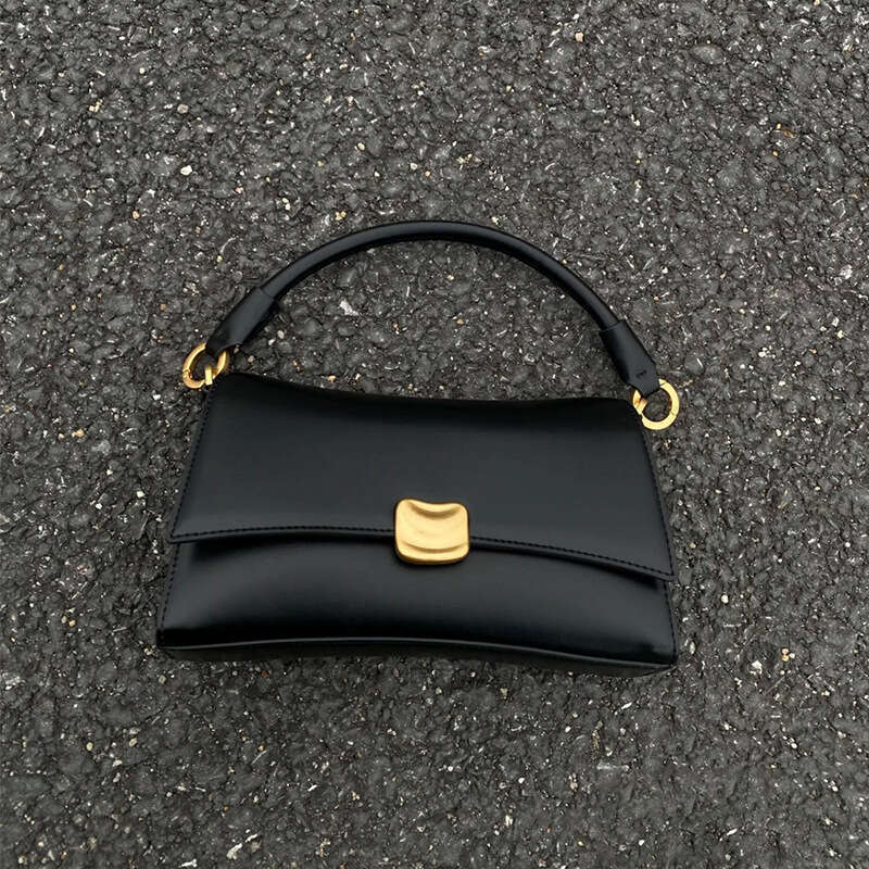 Black Underarm Baguette for Women 2025 New High-Quality Niche Handbag Trending Crossbody Bag Winter