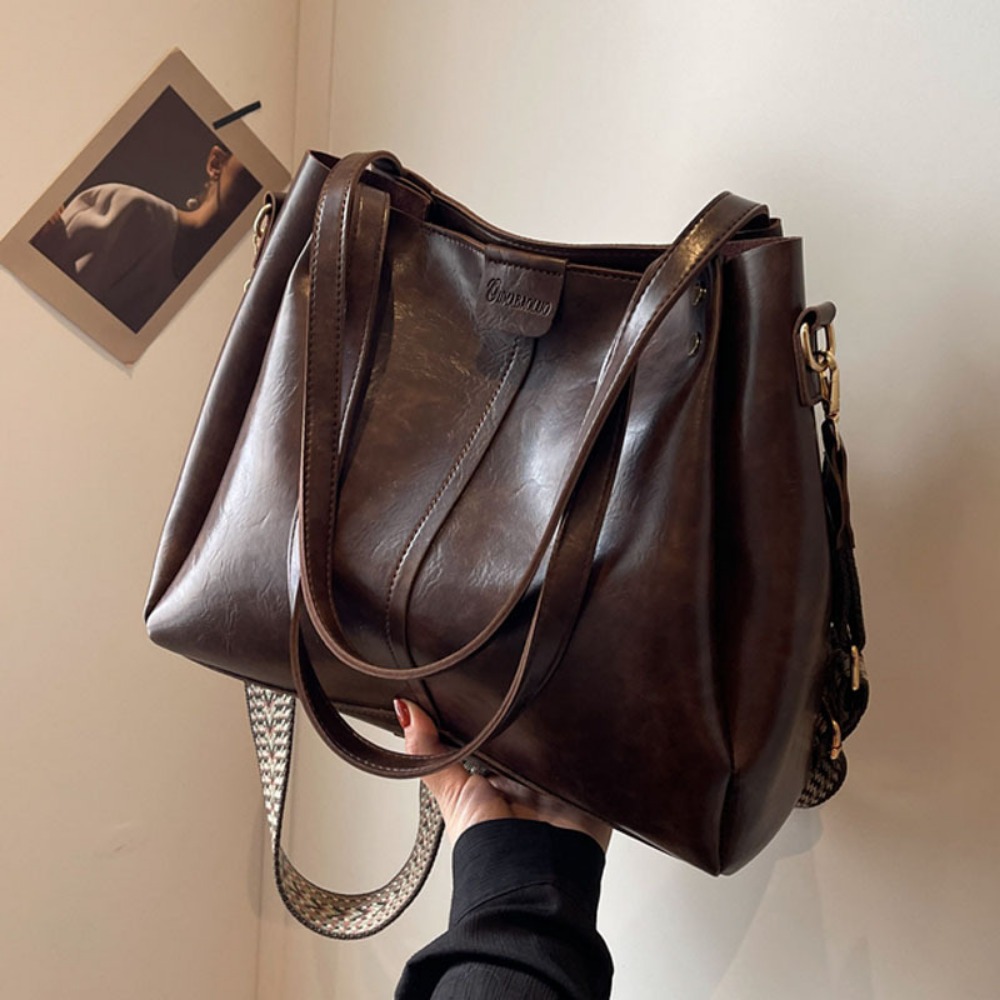 Fashionable Ladies' Oversize Fall-Winter Shoulder Pouch with Premium Build Quality