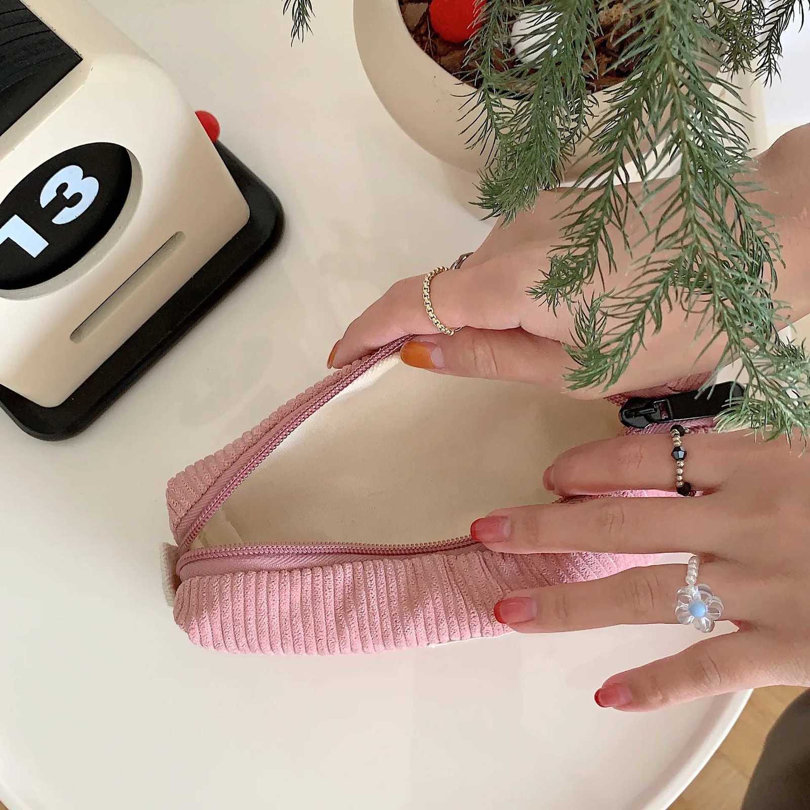 Retro Corduroy Pencil Case Travel Cosmetic Lipstick Stationery Storage Bag Women Makeup Handbags Organizer Pouch Pencilcase BagsT251024