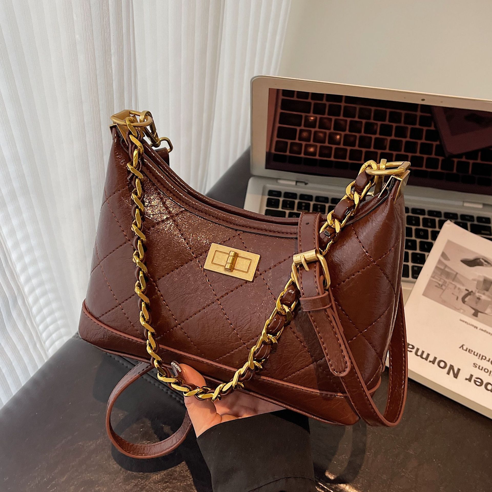 Luxury Brand Designer Bag Style Quilted Chain Underarm Bag For Women 2025 New Trendy Fashion Single Shoulder Crossbody Bag Versatile Hobo Bag