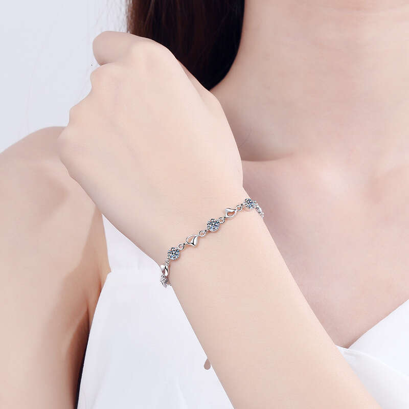 DHCollections-- S Pure Sier Moissanite Bracelet for Women to Heart Noble Jewelry Plated with PT950 Gold