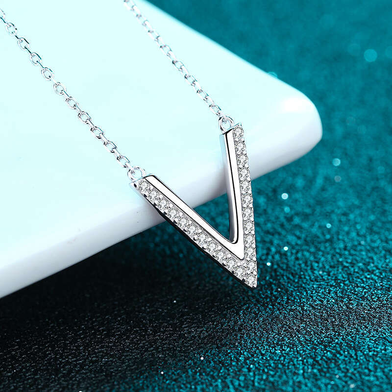 DHCollections-- XDY Sier V-Shaped Moissanite Micro Pave Necklace Versatile Jewelry Simple Ins Style