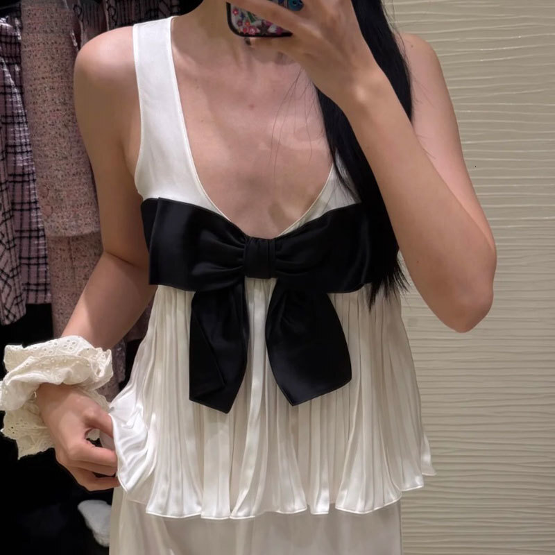Luxury Designer Women's White Silk Bow Tie Vest Classic Deep V-Neck Sleeveless Cropped Camisole Sexy Fashion Street Style Fashion Clothing S1047