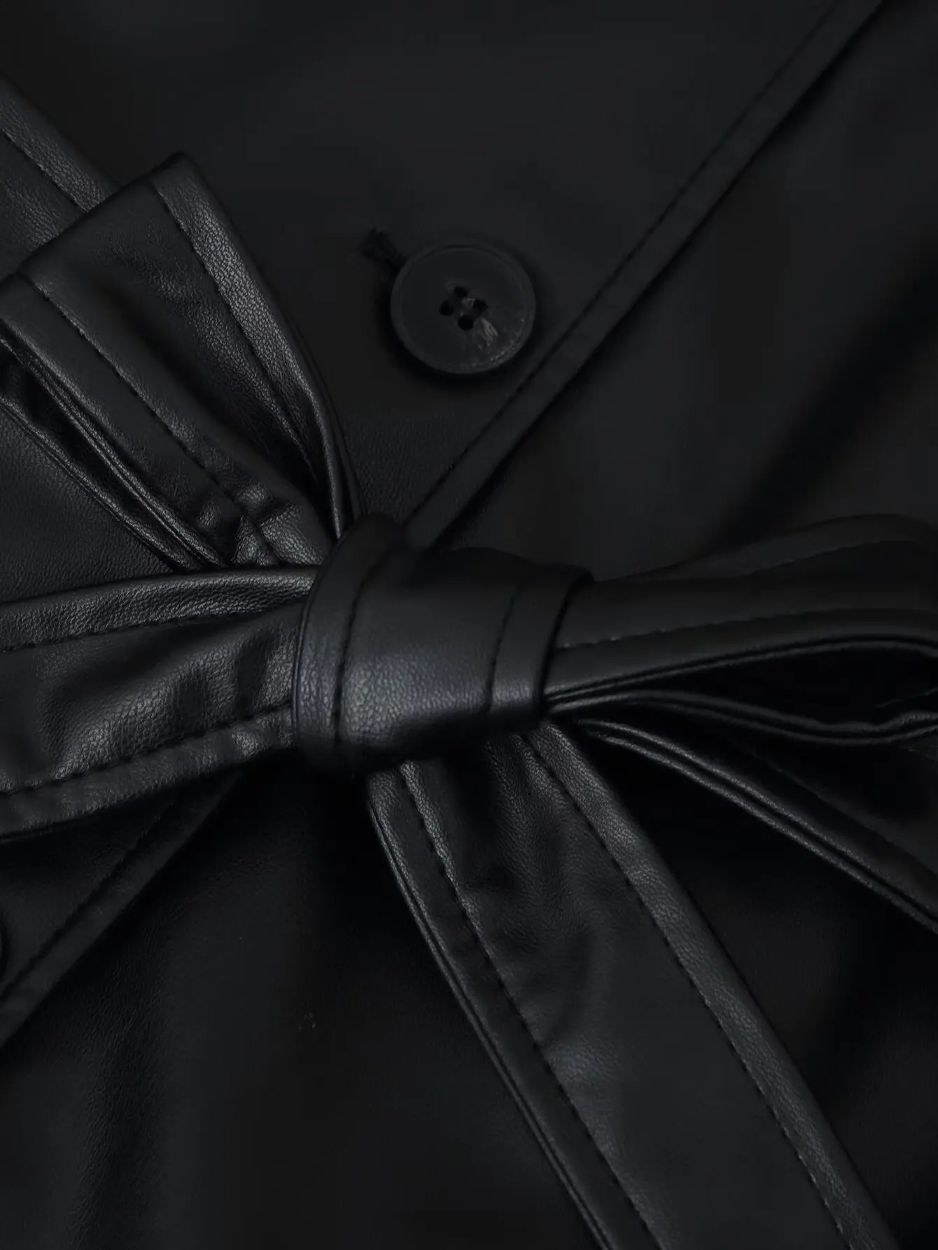 Woman Autumn Faux leather Jacket Solid TurnDown Collar Long Sleeves Pocket Belt SingleBreasted Female Streetweer Coats 251020