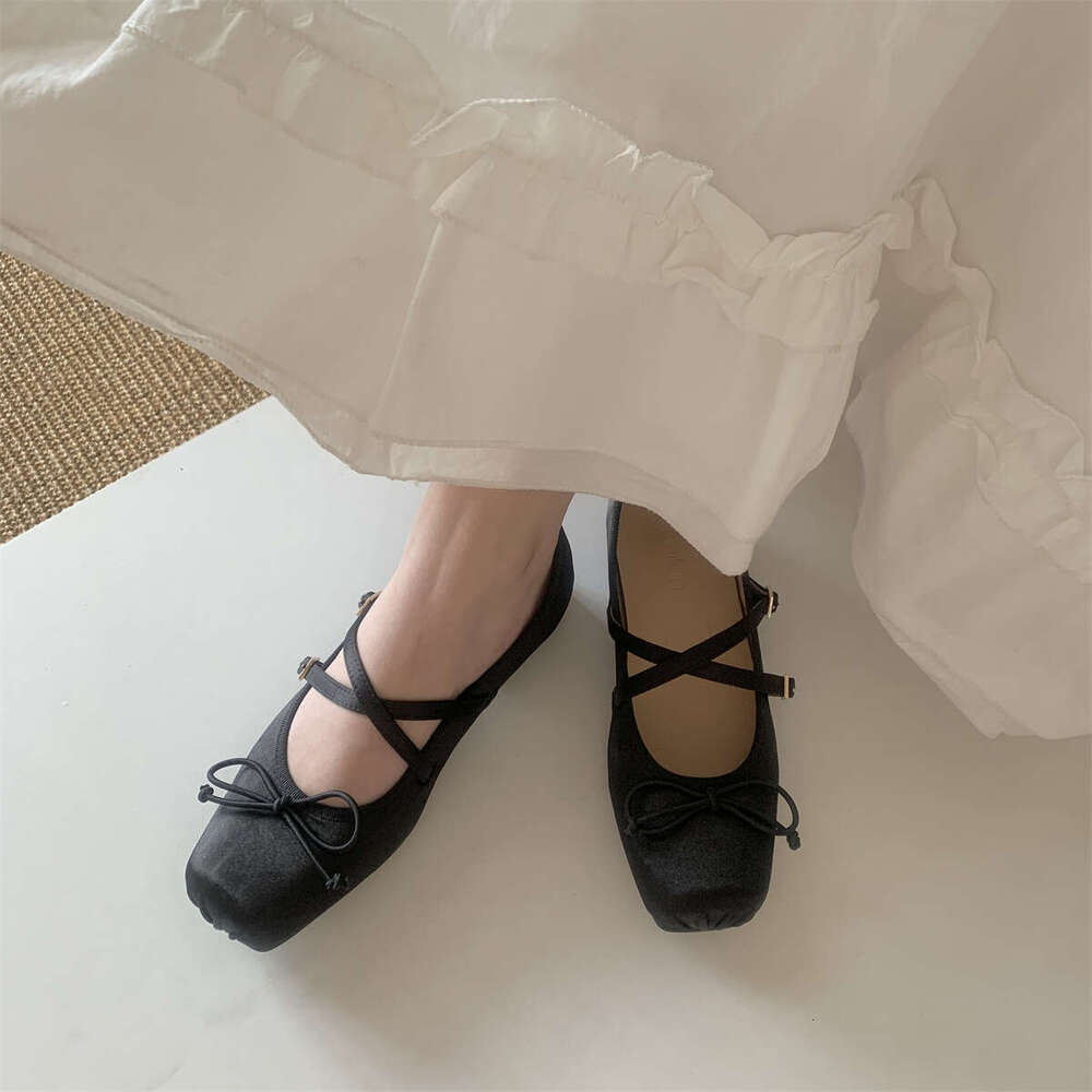 Sweet Square Toe Designer Shoe Shallow Mouth Single for Women 2025 Autumn New Flat Cross Strap Mary Jane with Bow Ballet Shoes