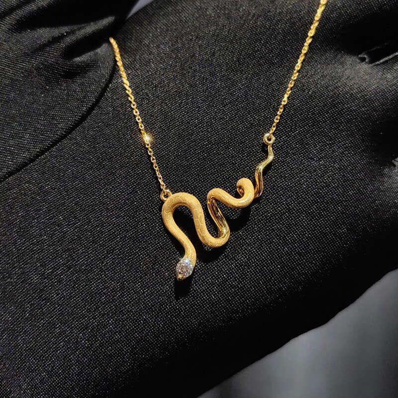 Same Style Gold Snake Necklace Light Niche Fashion Collarbone Chain to Match Dress
