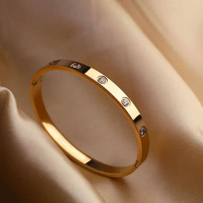 New Design Gold Color Zircon and Cross Nut Nail Bracelet Bangle for Woman Stainless Steel Screw Brand Jewelry DropshippingW251024