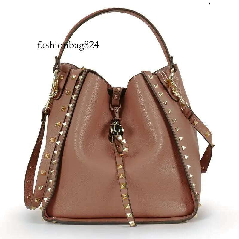 Hot selling high-end women's bucket 2025 brand designer genuine leather lychee fashion rivet shoulder bag handbag