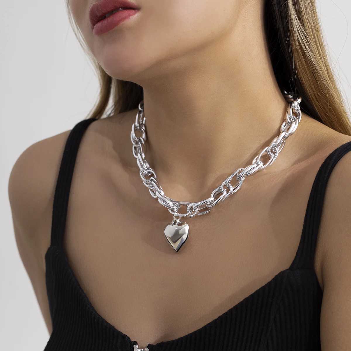 Hip Hop Thick Cross Chain With Heart Pendant Necklace for Women Chunky Short Choker Necklace Collar 2022 Fashion Jewelry on NeckXJ251024