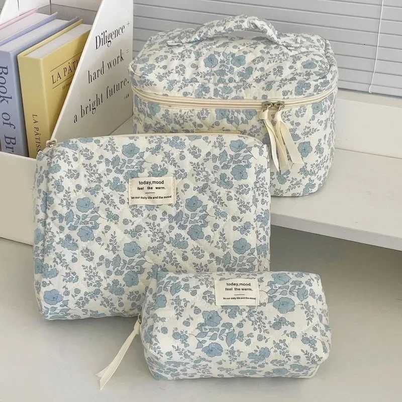 1pcs Cotton Blue Flower Women Cosmetic Bag Fabric Storage Bags Small Big Capacity Travel Organzier Pouch Women Makeup CaseT251024