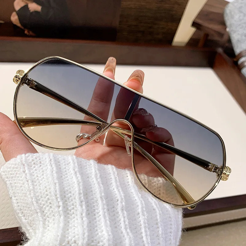 Women Integrated Sunglasses with Large Frame for Driving Mens Sunscreen Eyeglasses Womens Metal Retro Shades UV400 Eyewear 251023