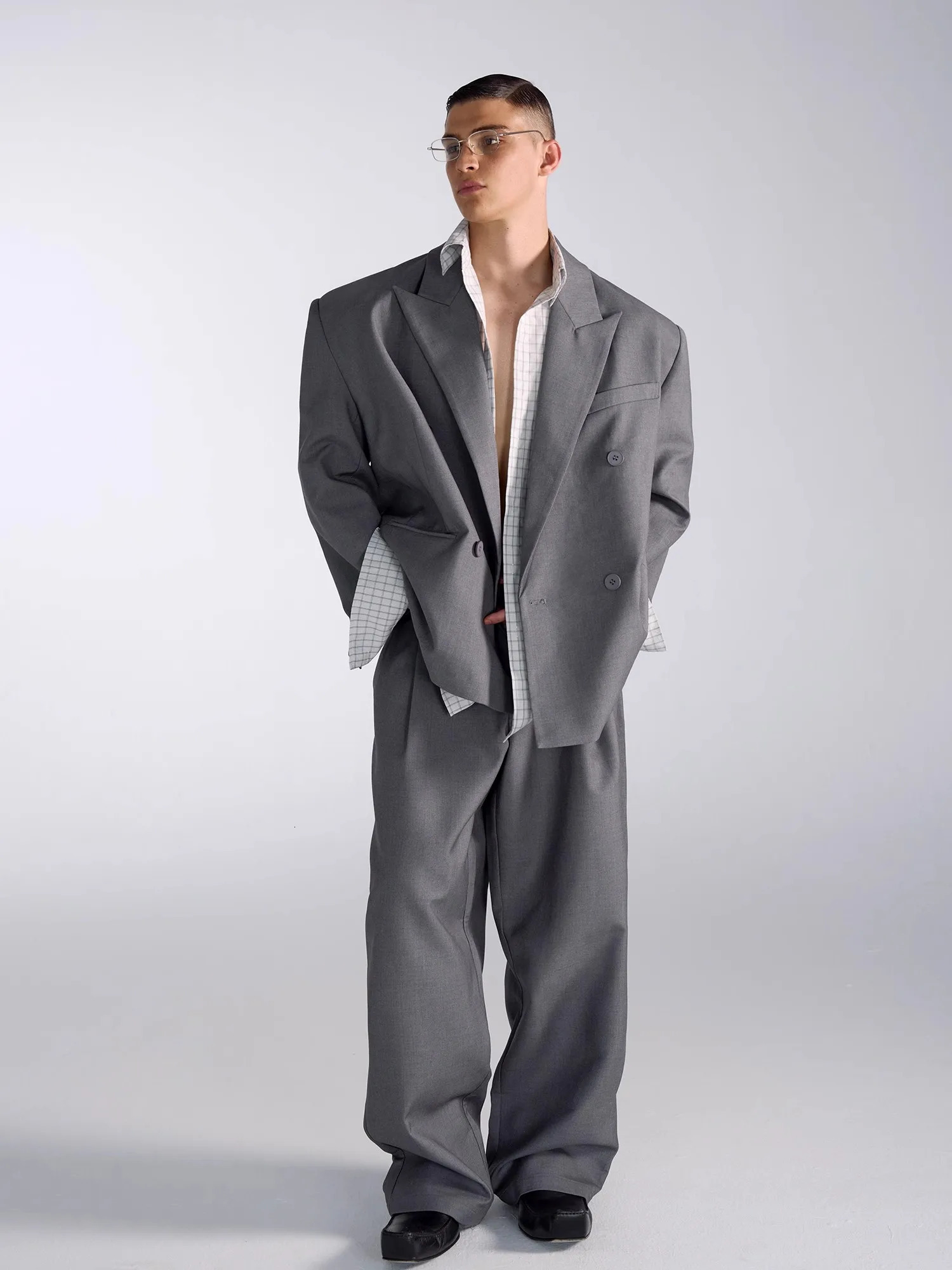 Mauroicardi Spring Autumn Oversized Grey Blazers for Men Peaked Lapel Shoulder Pads Double Breasted Clothes 251023