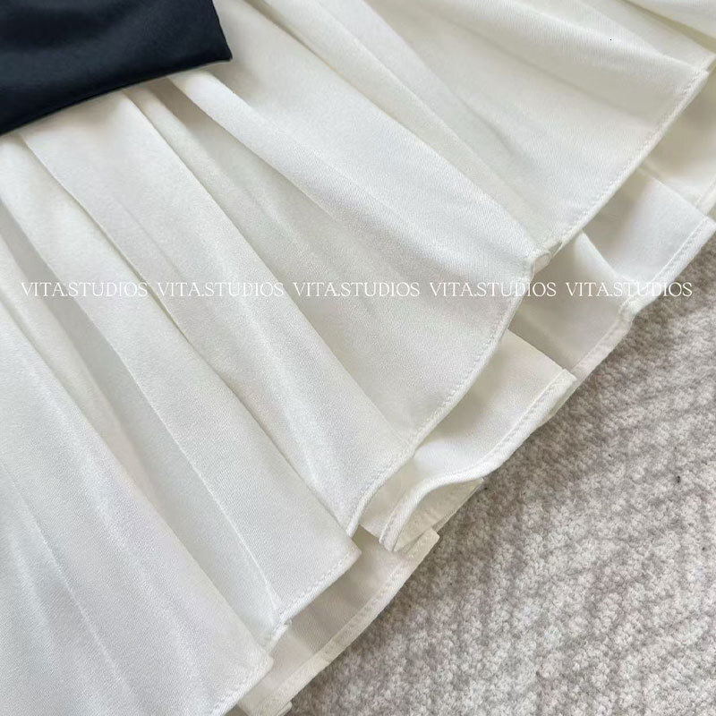 Luxury Designer Women's White Silk Bow Tie Vest Classic Deep V-Neck Sleeveless Cropped Camisole Sexy Fashion Street Style Fashion Clothing S1047