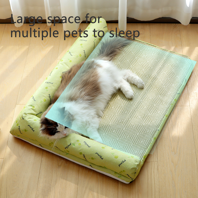 Green Rattan Weave Mat Cat Bed & Pad, it is comfortable and scratch-resistant, also suitable as a dog bed. Product range: small/medium cat beds.