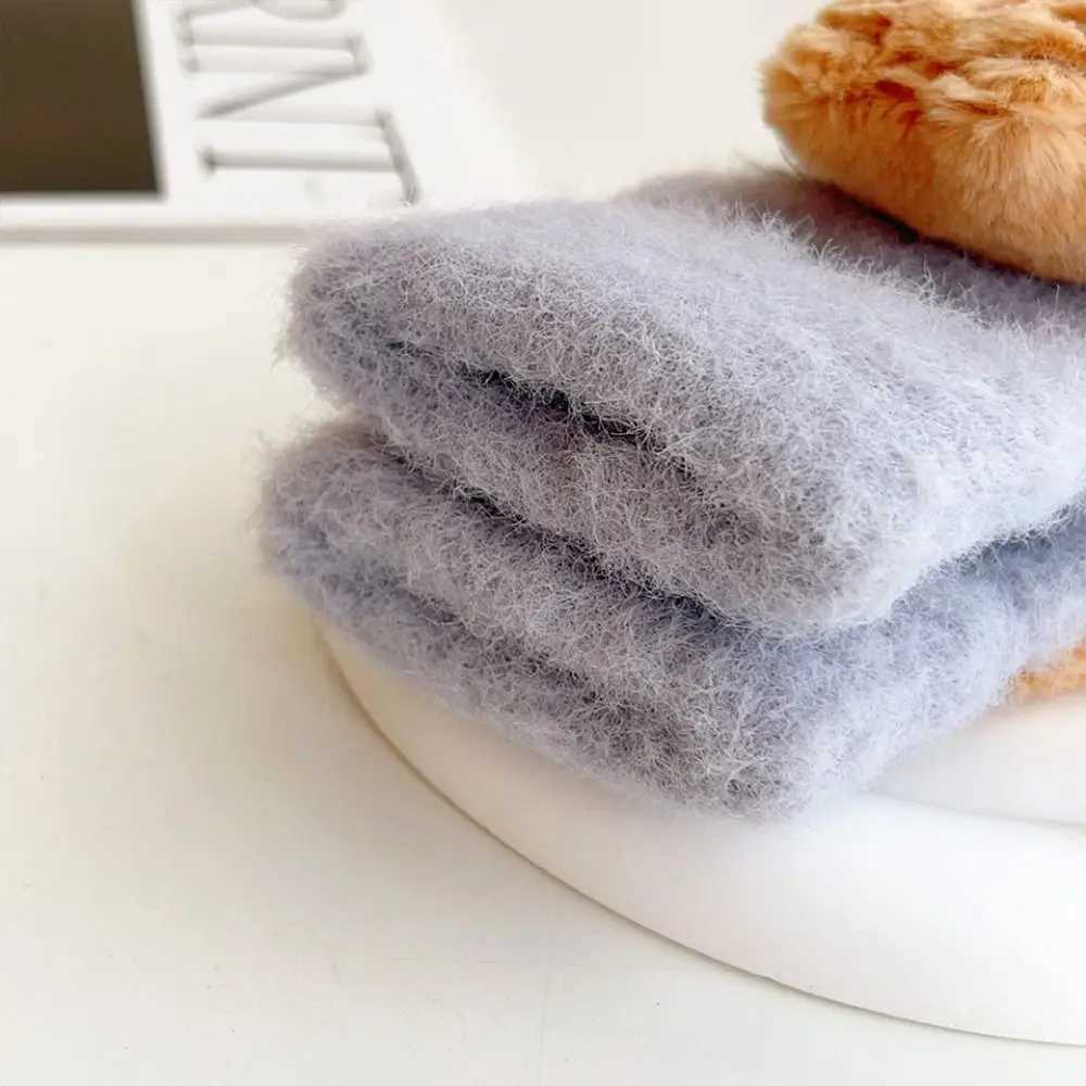Portable Capybara Gloves Thicken Knitted Mittens Kawaii Stretch Keep Warm Gloves Outdoor Y251024