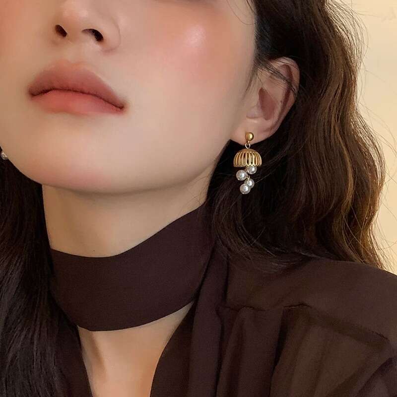 French Bell Pearl High-End Niche Versatile for Women Fashionable Light Temperament Tassel Drop Earrings