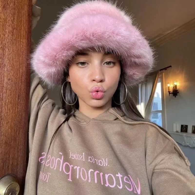 2024 Fluffy Faux Fur Bucket Hats Women Rabbit Fur Warm Thick Plush Winter Hat Lady Fashion Luxury Panama Furry Fisherman Cap Y2kL251024