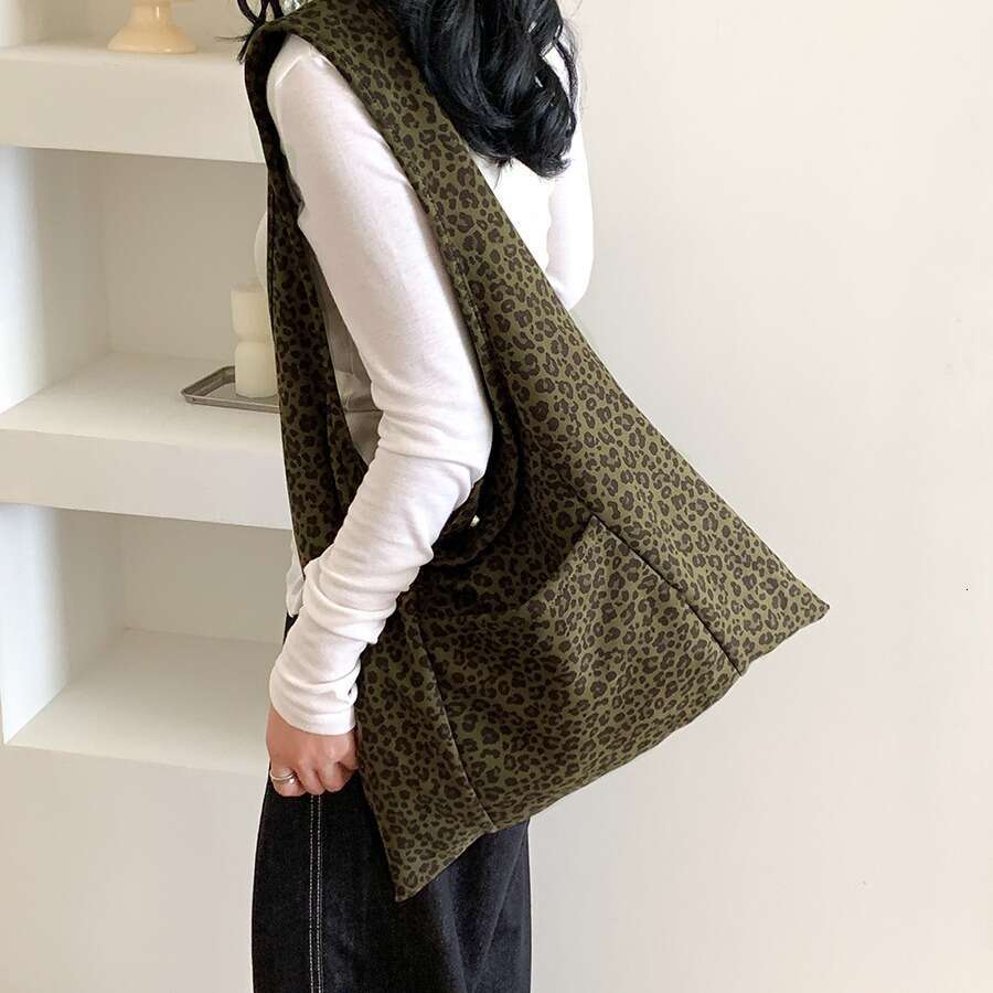 New Tote Bag For Women, High-End Feel, Trendy Personality, Large Capacity Commuter Casual Personality Leopard Print Shoulder Bag, Ins Style B5