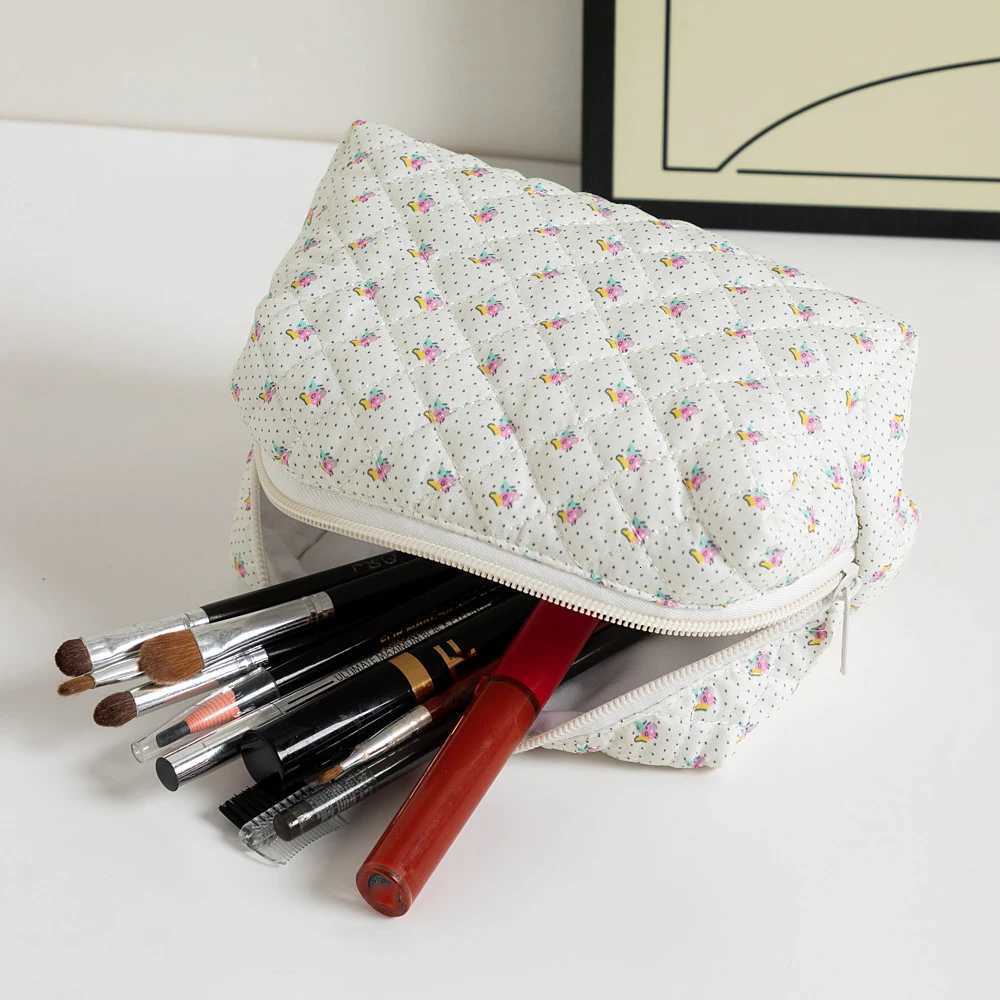 Storage Organizer Floral Puffy Quilted Makeup Bag Flower Printed Cosmetic Pouch Large Travel Cosmetic Bag Makeup AccessoryT251024