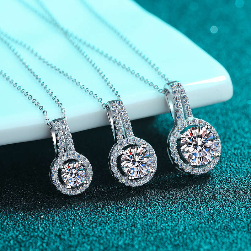 DHCollections-- Live Hot-Selling New Pure Sier Collarbone Necklace for Women, PT950 Gold Plated, Korean Style Round Moissanite Pendant