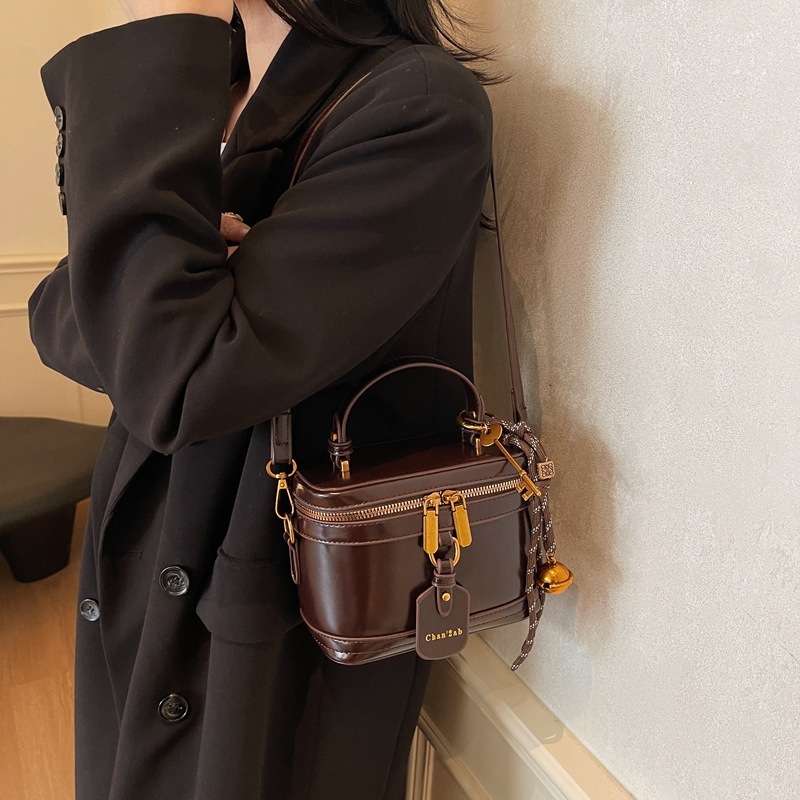 Luxury Brand Designer Bag 2025 New High-End Niche Design Box Bag Handbag Trendy Single Shoulder Crossbody Bucket Bag Women's Bag