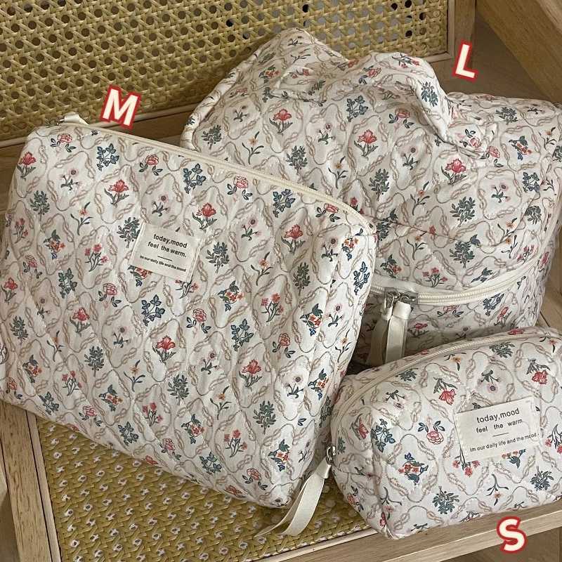 Retro Large Capacity Womens Floral Storage Bag Portable Ladies Travel Cosmetic Bags Female Flower Makeup Cases Clutch PurseT251024