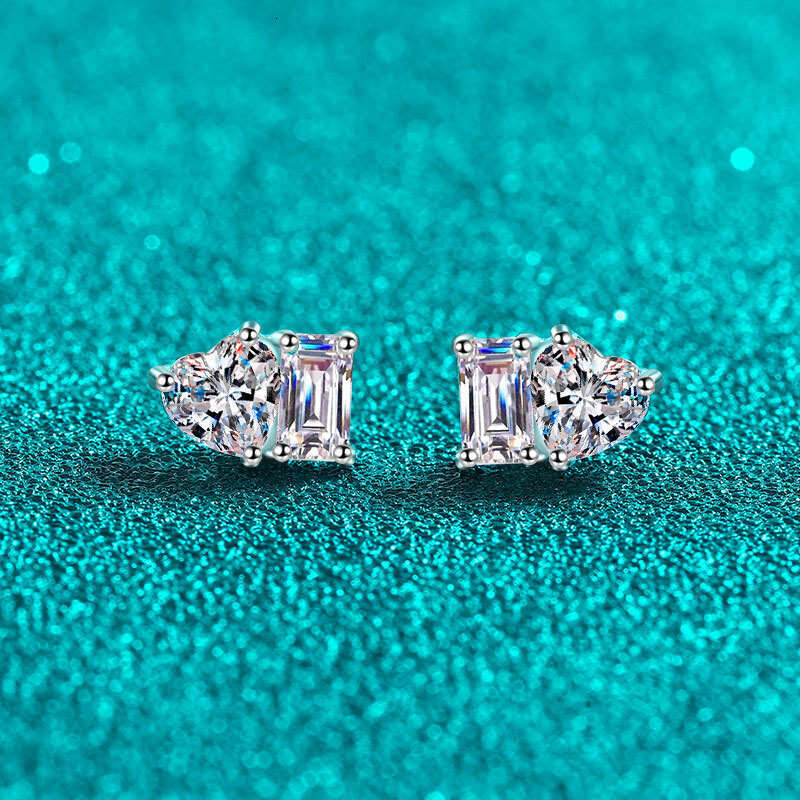 DHCollections-- S Pure Sier Women's High-end Simple Plated PT950 Gold Princess Style Niche Square Heart-shaped Moissanite Stud Earrings