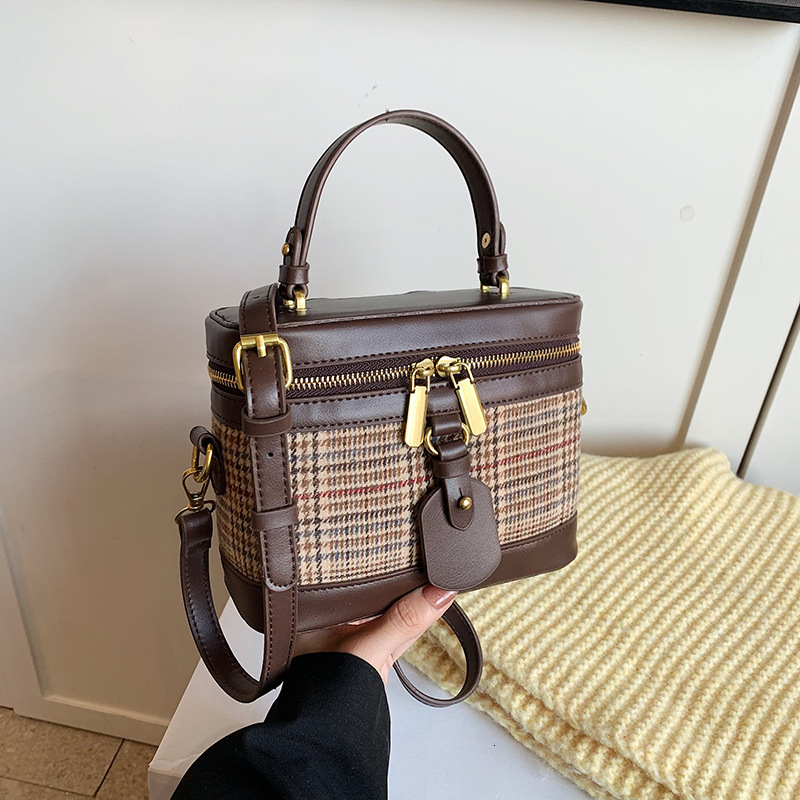 Luxury Brand Designer Bag Super Popular Niche Plaid Bag For Women 2025 New Autumn Versatile Crossbody Bag Fashion Handbag Box Bag