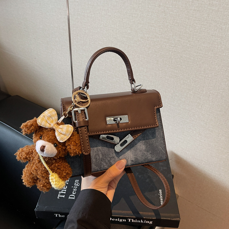 Luxury Brand Designer Bag 2025 New Backpack Casual Fashion Single Shoulder Bag For Women Elegant Crossbody Bag Simple Style Small Square Bag