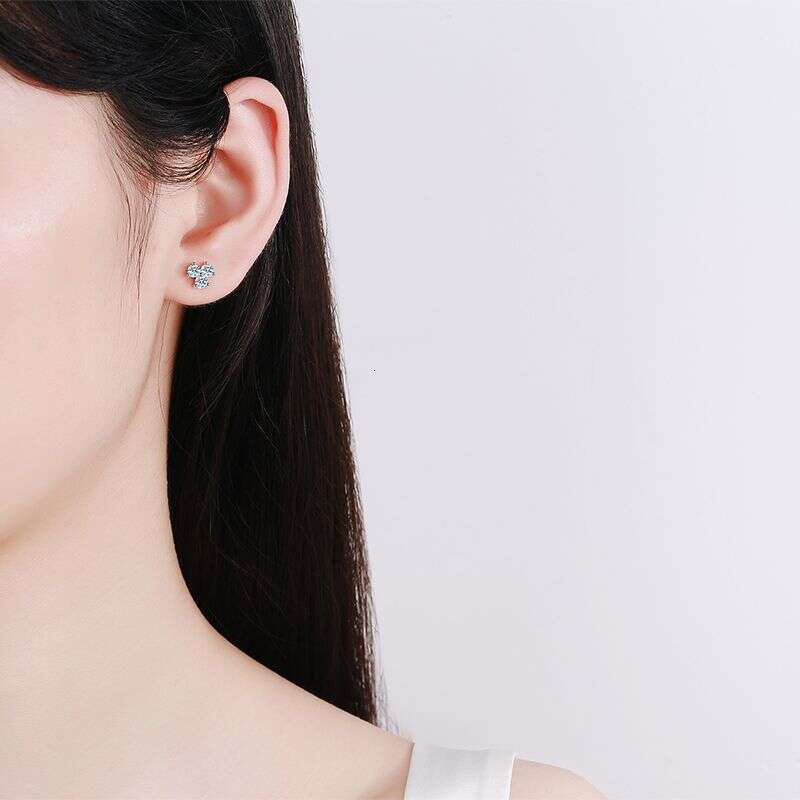 DHCollections-- XDY Sterling Sier for Women Simple Style Clover 60 Points Moissanite Stud Earrings Light Petal Ear Jewelry