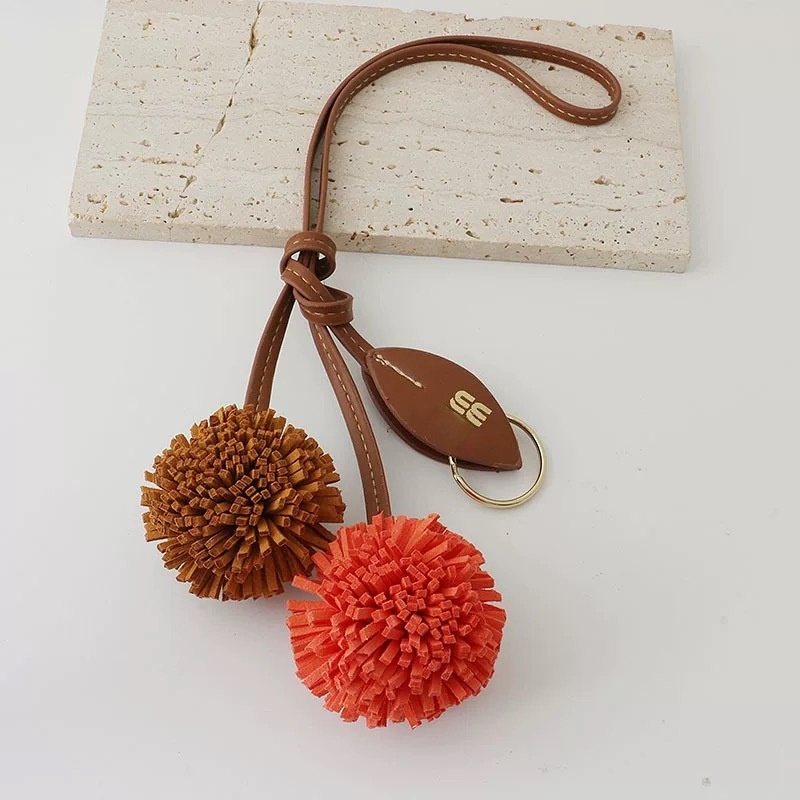 Fall Winter New Strawberry Braided Rope Knot Bag Charms Leather Suede Hydrangea Pendant Keychain Premium Womens Color Blocked Fashionable Charm