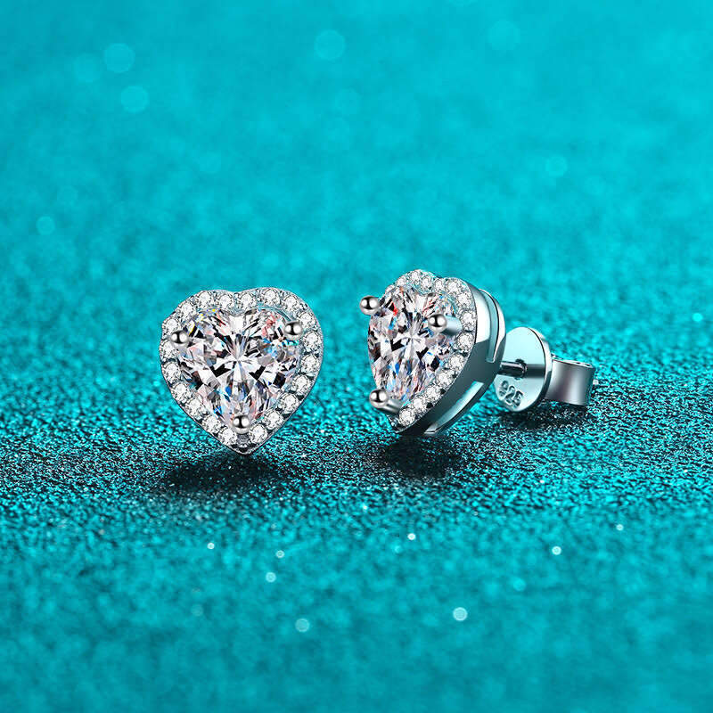 DHCollections-- Sterling Sier for Women Plated PT950 Small and Exquisite Heart-shaped Moissanite Stud Earrings Jewelry