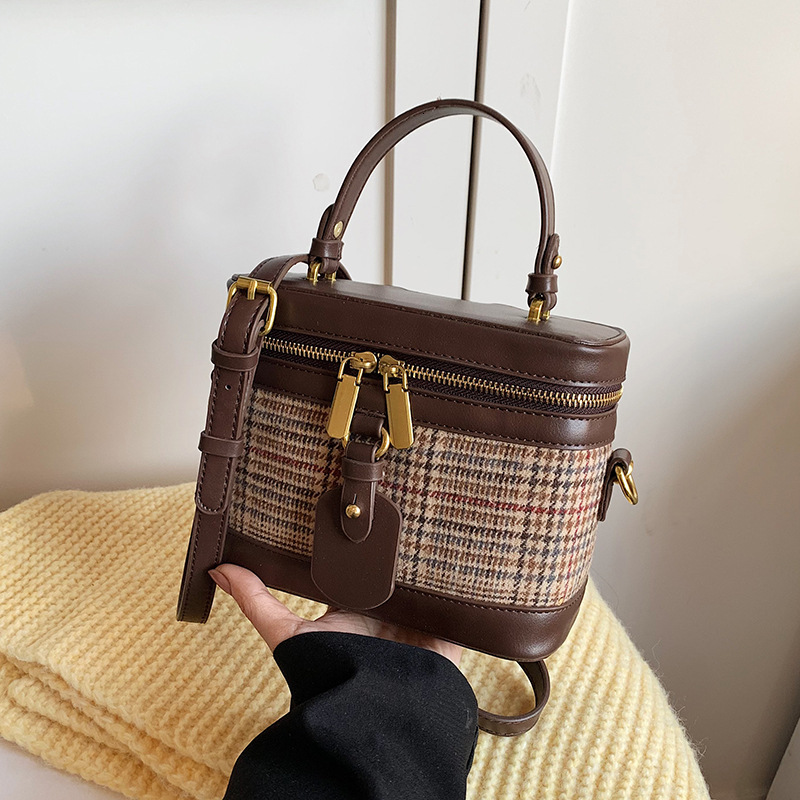 Luxury Brand Designer Bag Super Popular Niche Plaid Bag For Women 2025 New Autumn Versatile Crossbody Bag Fashion Handbag Box Bag