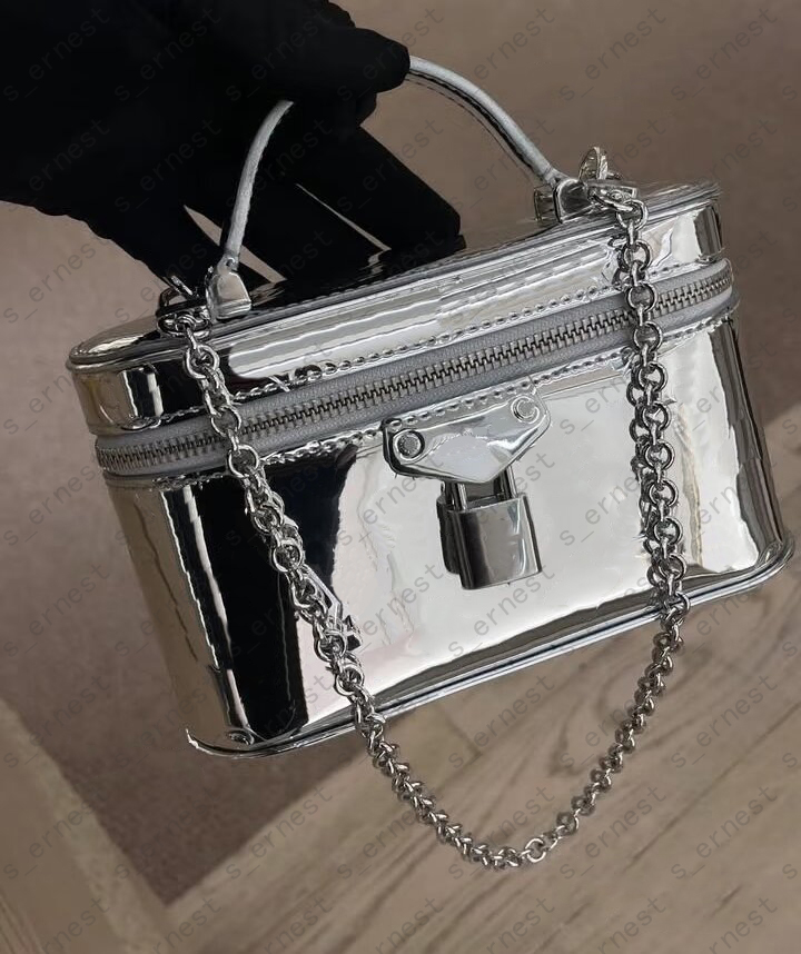 Designer vanity chain tote Cosmetic Bags Ski Fashion silvery Makeup Bag Women Travel Pouch Ladies Purses Handbags