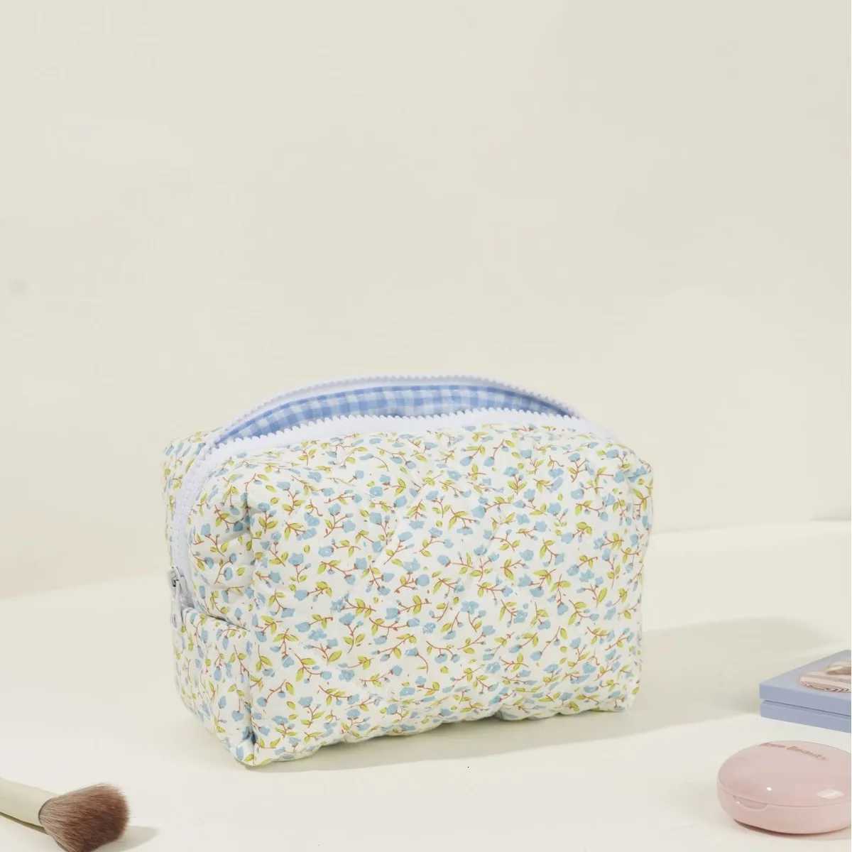 largecapacity cotton floral quilted makeup toiletry storage bagT251024