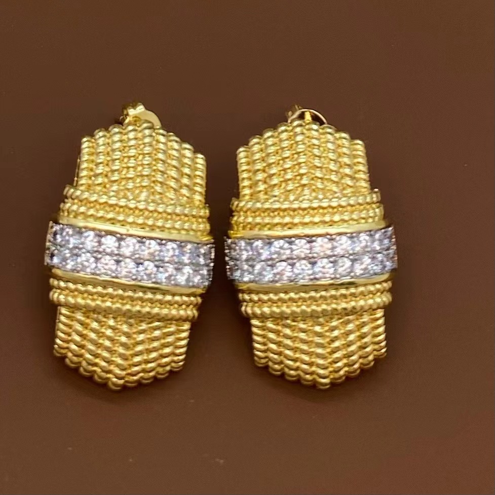 Designer earrings luxury earrings Diamond inlaid zircon earrings simple high-end square twisted and crossed free shipping diamond earrings