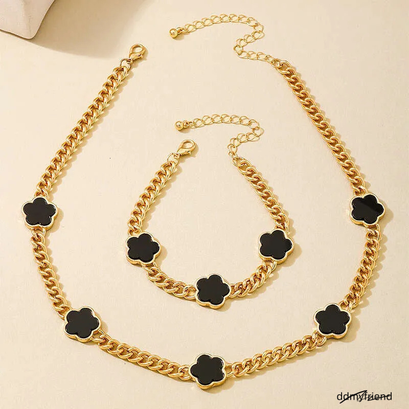 Necklaces For Women: Elegant Five-Leaf Clover Jewelry Set - Gold-Tone Metal Chain Necklace, Bracelet & Earrings For Banquets Ddmyfriend