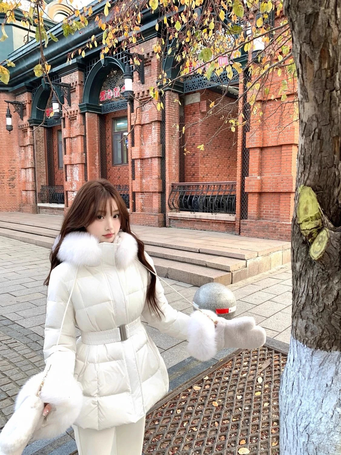 Channgxue Korean Sle Womens Cotton Jaet with Large Fur Collar Medium Length WaistCinching Faionable Outerwear 251013