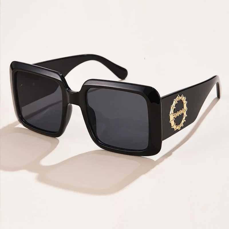 13 Sets Square Frame Wide Legs Women Sunglasses Brand Design Summer Driving Sun Glasses Fashion Vintage Male Ladies EyewearT251024