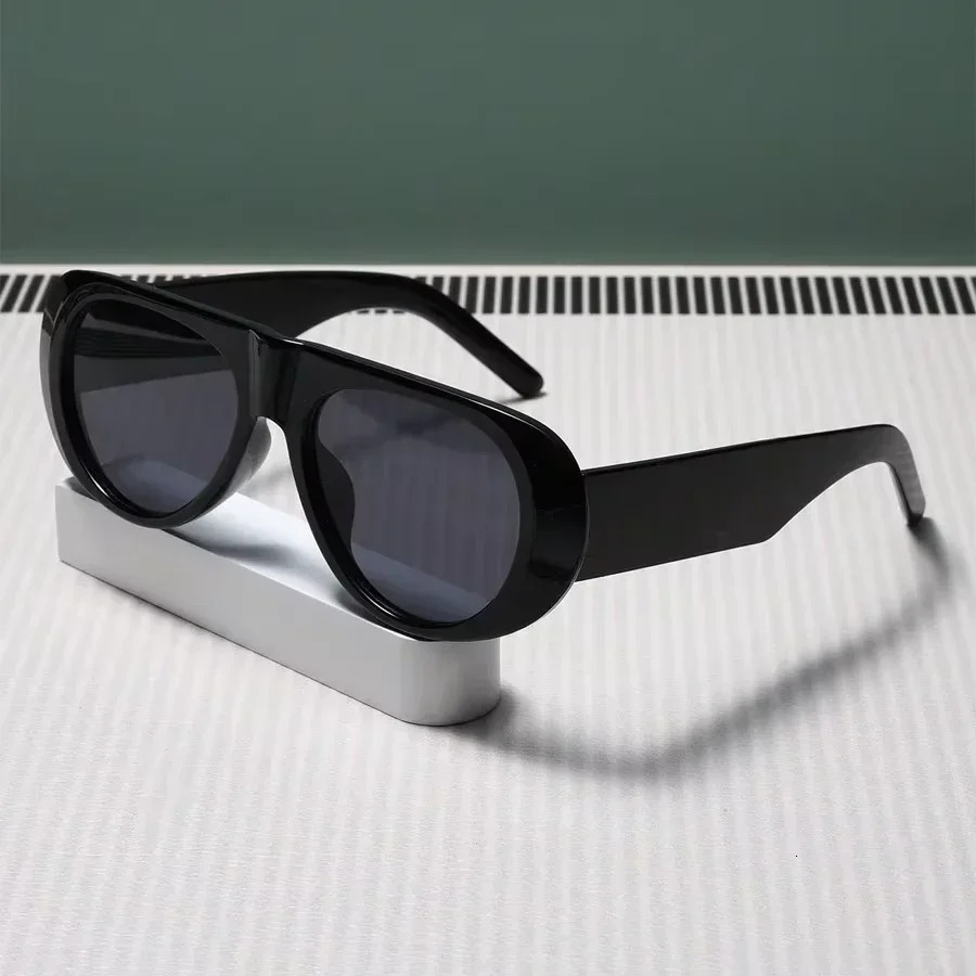 Trendy Oversized Circular Sunglasses Women and Men Fashionable Wide Leg Sunglasses Stylish Women Eyeglasses UV400 251023