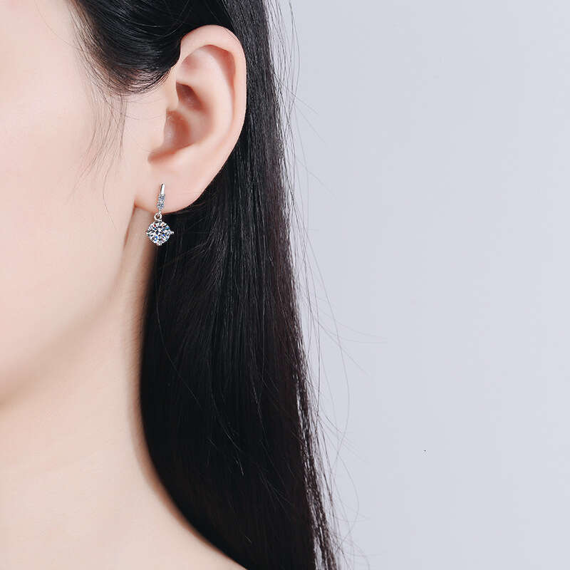 DHCollections-- XDY Pure Sier Four-Prong Internet Celebrity Style 1 Moissanite Stud Earrings