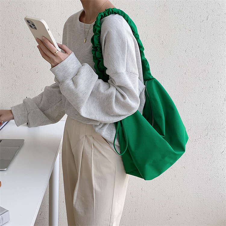 Spring Summer New Dumpling Women's Simple Shoulder Crossbody Large Capacity Casual Pleated Nylon Tote Bag Women B5