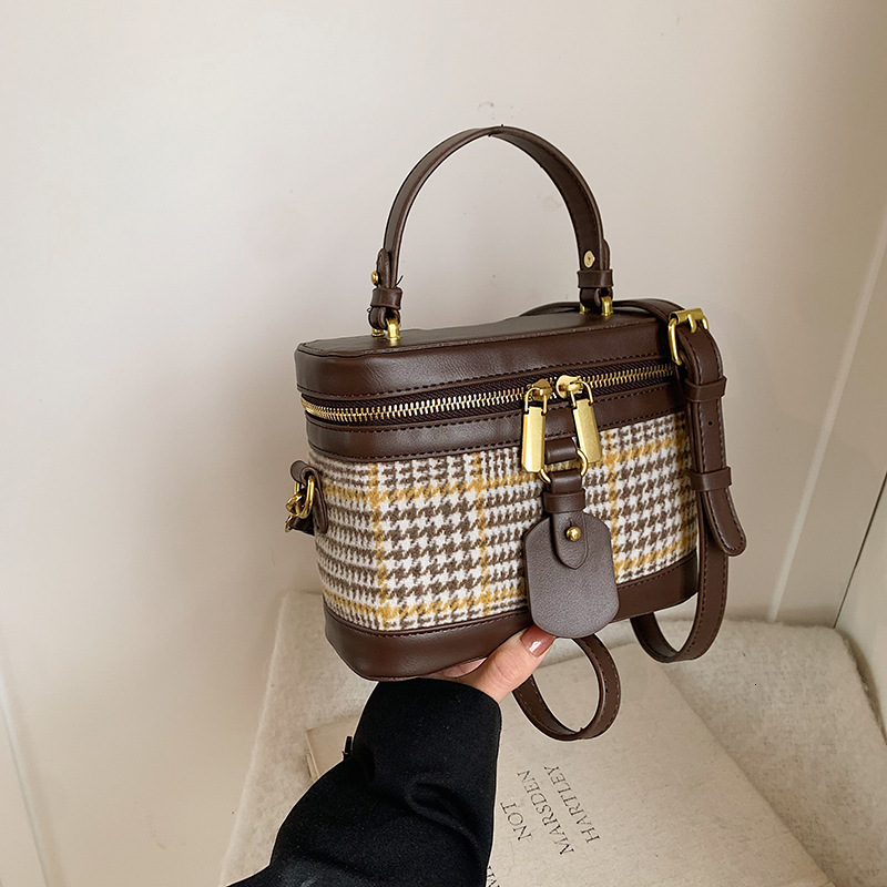 Luxury Brand Designer Bag Super Popular Niche Plaid Bag For Women 2025 New Autumn Versatile Crossbody Bag Fashion Handbag Box Bag