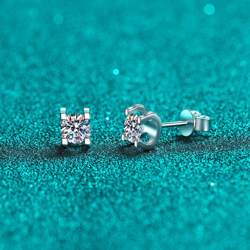 DHCollections-- Sterling Sier Bull Head for Women Inlaid Moissanite Small Earrings Plated with PT950 Gold Straight