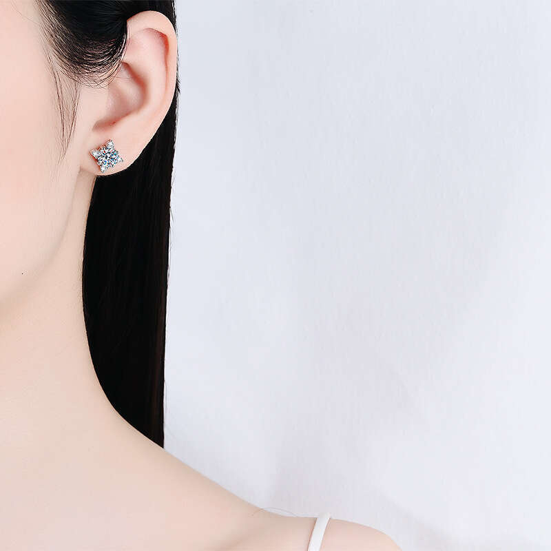DHCollections-- Sterling Sier for Women Lucky Clover Moissanite Earrings Plated with PT950 Gold