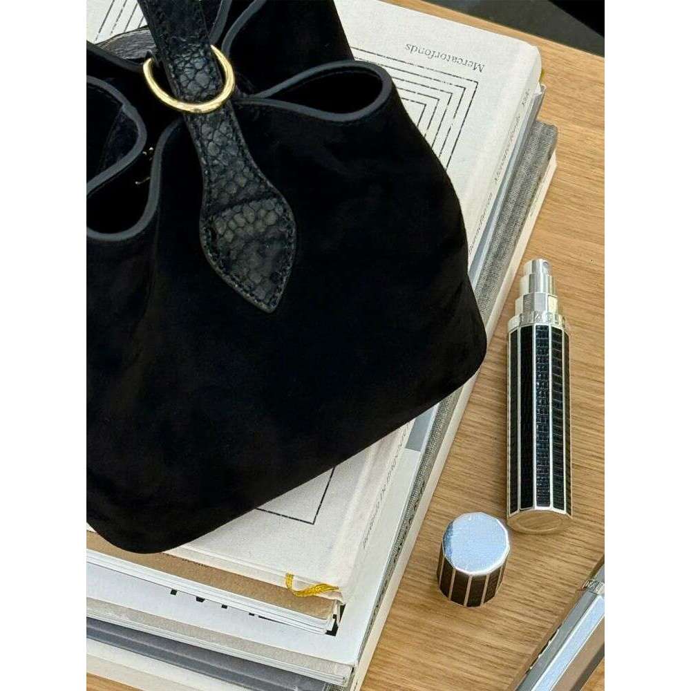 Designer Bag Tote Bag Shoulder Bag Black Light Luxury Niche Bucket Bag For Women 2025 High-Value Versatile Commuter Handbag Autumn