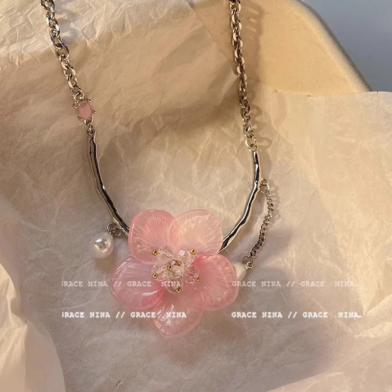 Romantic Niche Pink Sweet Flower Collarbone Chain Versatile Temperament Necklace Womens Pearl Fringe Collarbone Chain 251016
