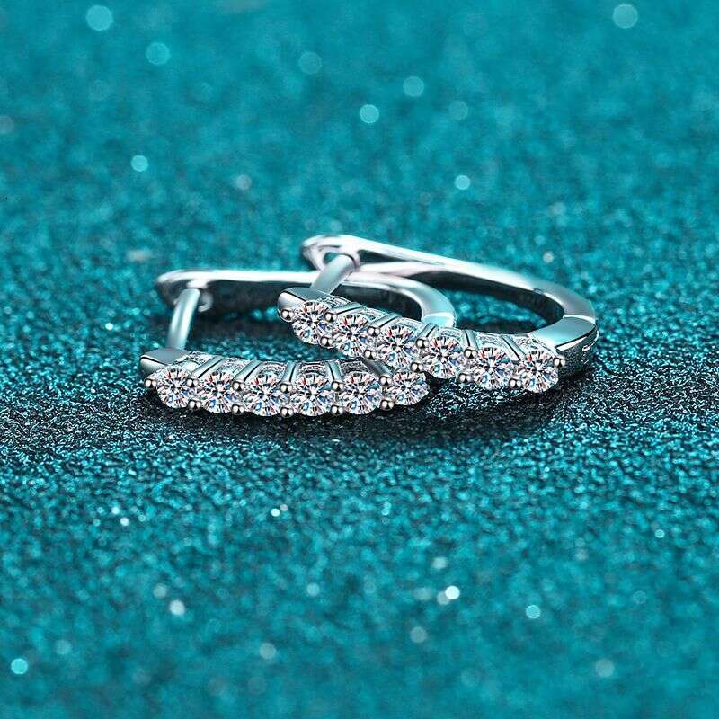 DHCollections-- XDY Pure Sier Personality Simple Single Row Moissanite Earrings Ear Clips Gift